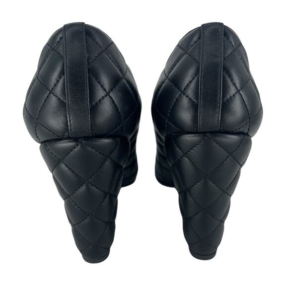 Chanel 2022 Quilted Interlocking Cap Toe CC Logo Pumps - Picture 10 of 13